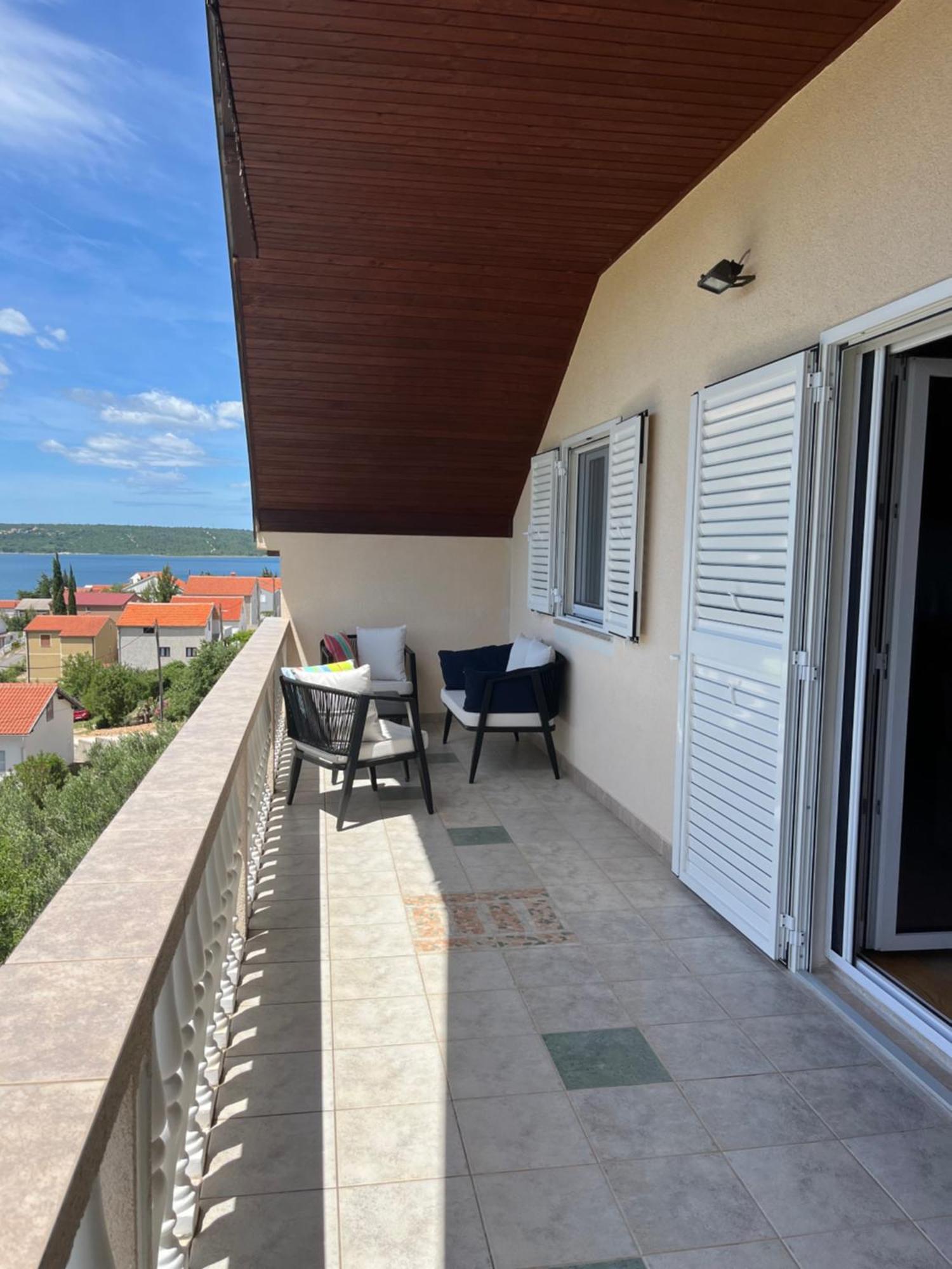 Mond Apartment