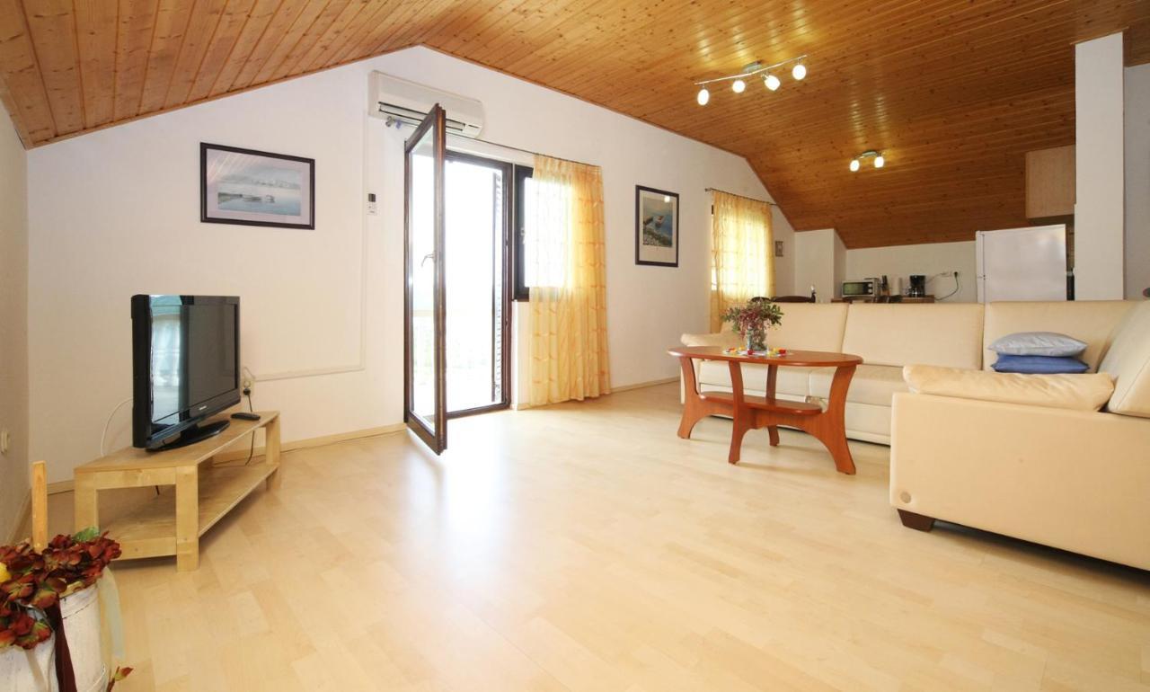 Mond Apartment